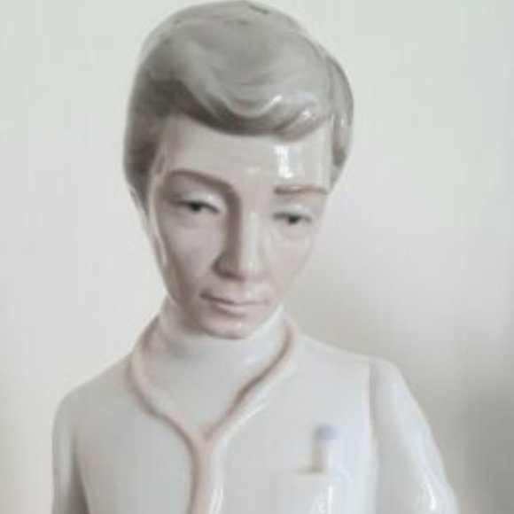 Lladro Nao Figurine, Doctor, Male 13.5" MIB - Picture 1 of 8